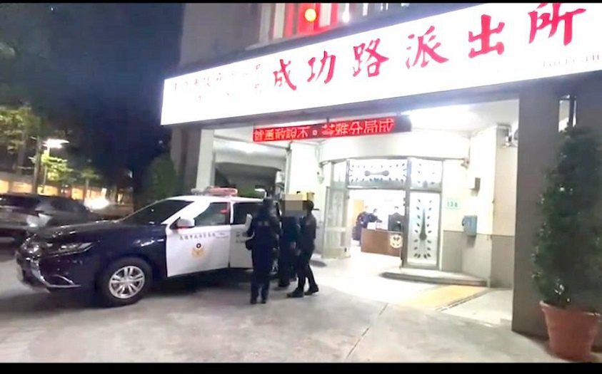 男子深夜騎車逆向違規遭警攔查、不僅酒駕遭逮　乘客竊盜通緝身分意外曝光，雙雙送辦