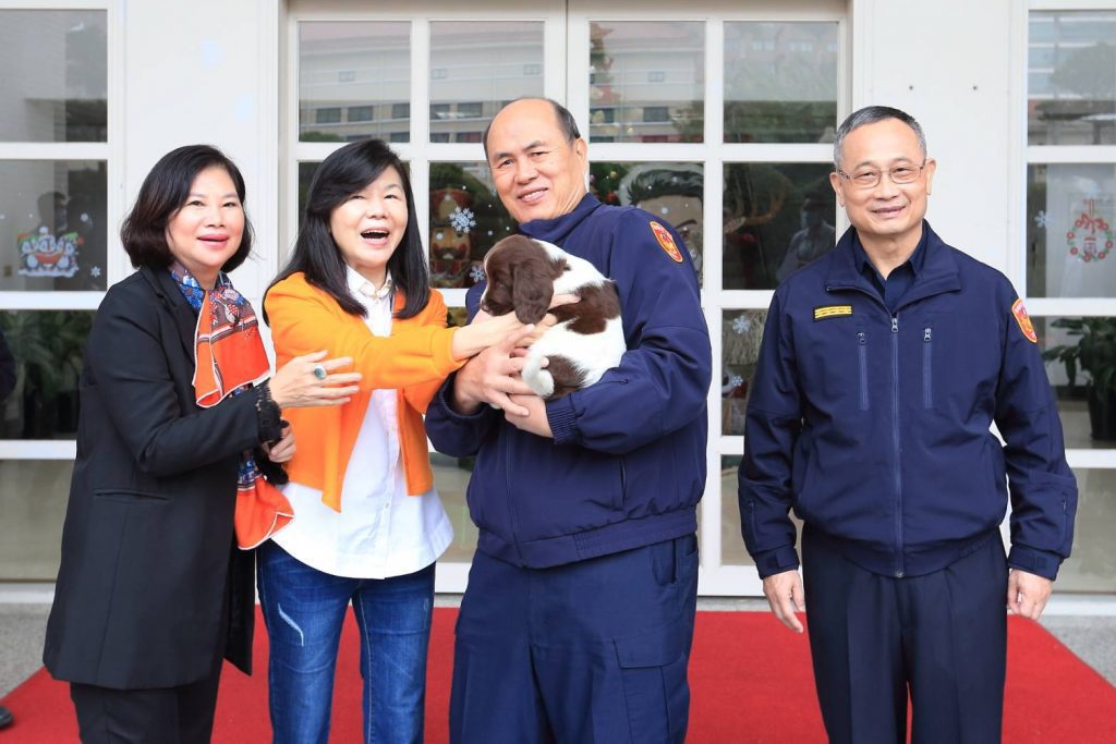 民團捐贈史賓格犬 厚植警察緝毒能量