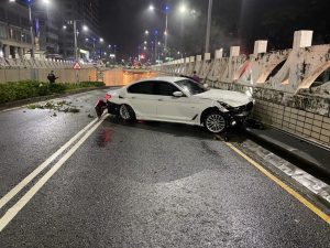 警處理交通事故　眼尖查獲刀械依社維法查辦