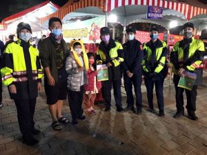 東港溪畔跨年晚會　女警宣導加步巡貼心為民服務