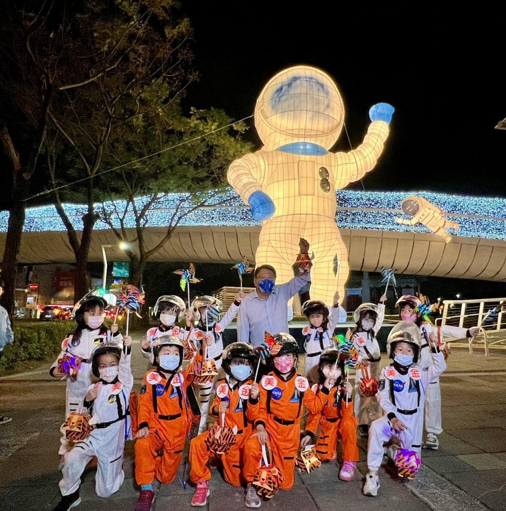 屏東燈節萬年溪燈區　夜晚將變身奇幻世界