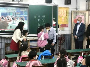 潘縣長視察海豐國小暨海豐非營利幼兒園開學整備　屏縣關心幼兒開學學校落實防疫