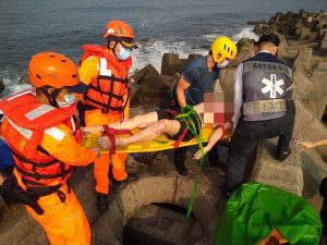 彌陀漯底海堤消波塊處發現遺體　海巡會同警消協力救援