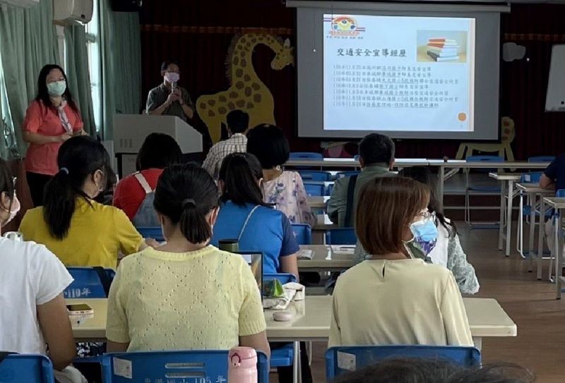 東港警與東港國小教師　「聯合向酒駕say NO」