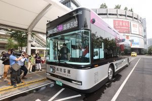 全台首部鴻華Model T電動巴士區間車　正式營運上路