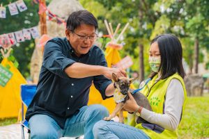 屏縣府推動流浪動物認養走入校園　擴增流浪犬貓認養量能