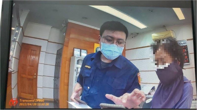 假投資誆騙婦人　東港警查證阻詐保荷包