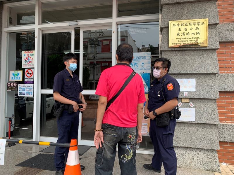 假投資詐騙　東港警聯合郵局阻詐護民荷包