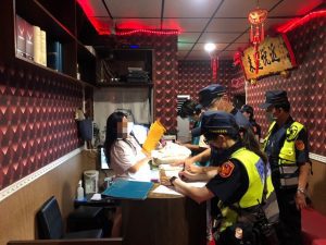 里港警與縣府聯手　臨檢小吃店及桌遊店強力執法16件