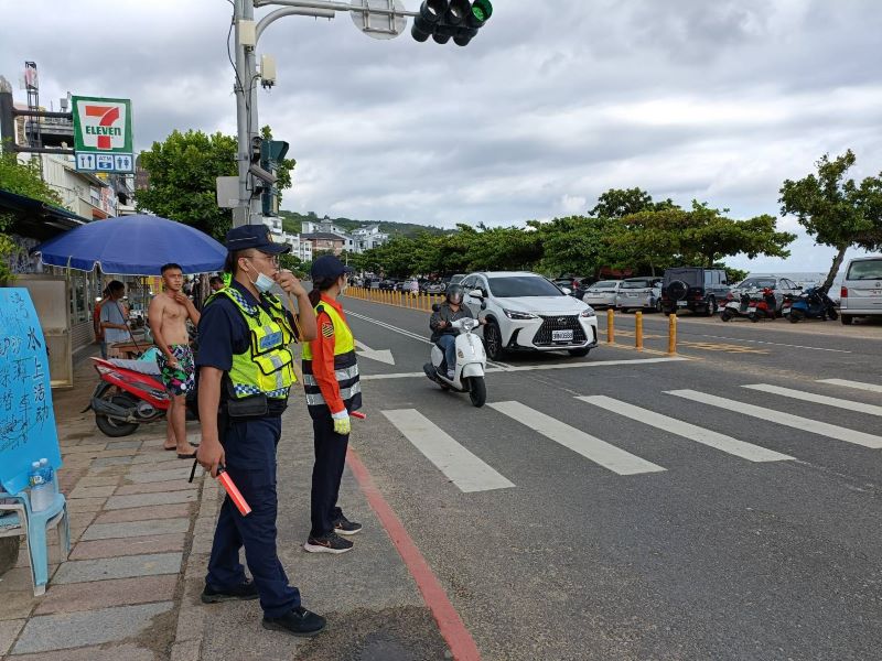 暑期最後一週　恆春警結合義交全力疏導交通順暢