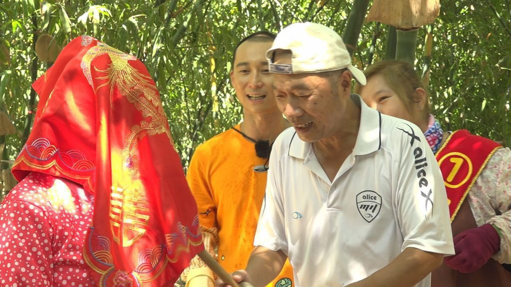 《綜藝新時代》楊繡惠蓋紅蓋頭找新郎　現場男性四處逃竄