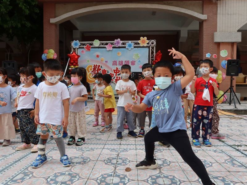 歡樂迎中秋榮家附設幼兒園率先開場　老班樂團與高雄榮家聯袂演出