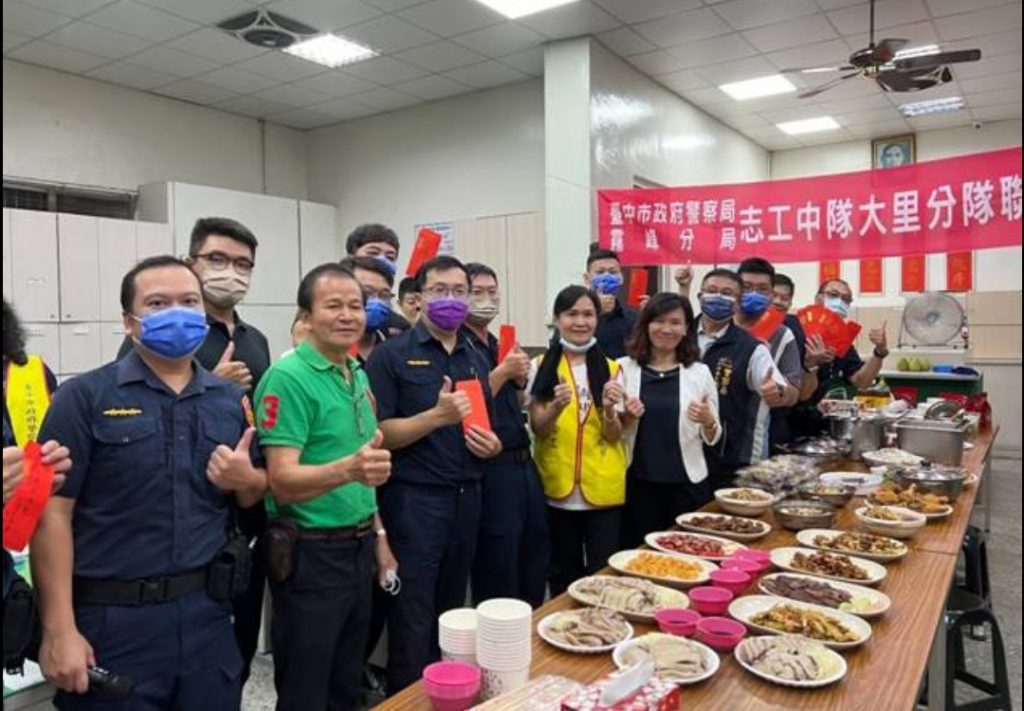 志工一人一菜提前慶中秋 大雅分局員警暖心又暖胃