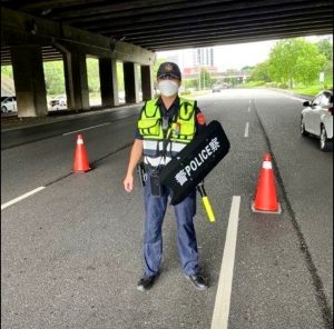 北市保大新裝備強力緝毒 臂盾壓陣員警民眾防護倍增