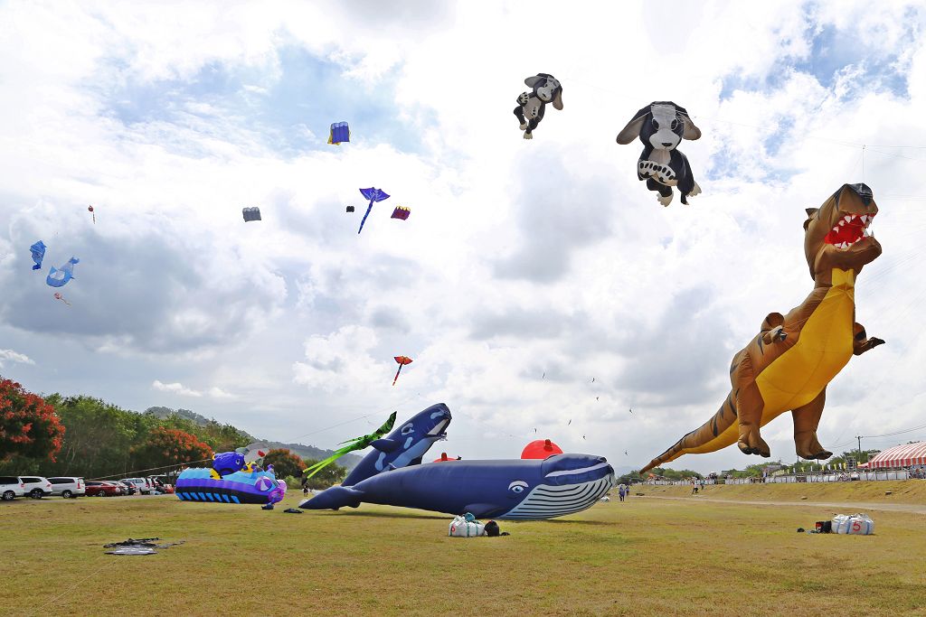 橘色惡魔外星人飛船 非常律師鯨魚艦隊 10月22-23日 苗栗領空箏風相對