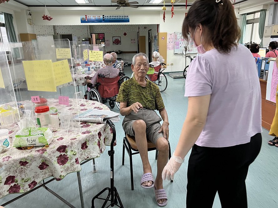 屏東榮家利用物理治療　預防、延緩肌少症發生