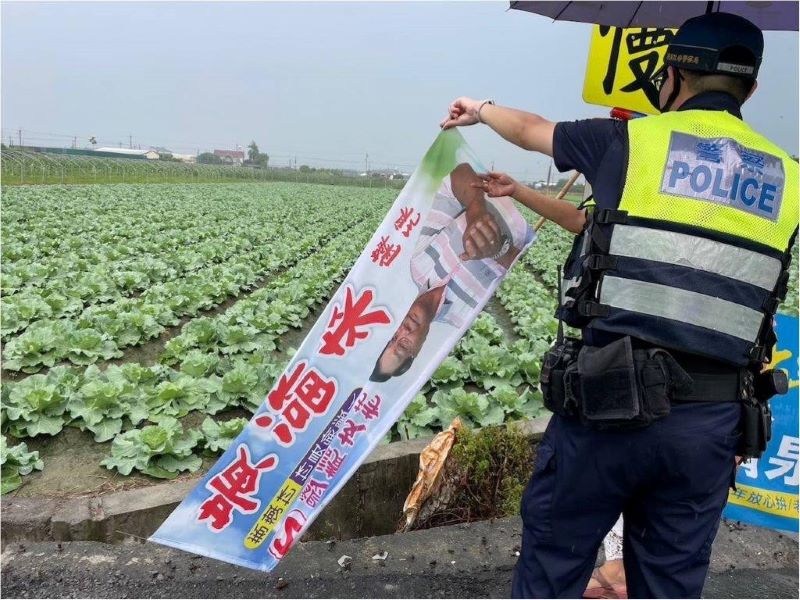 選舉旗幟遭折斷　東港警3小時查獲送辦