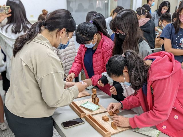 南投林管處與屏科大合作　「森入學習」 國小學童體驗國產材