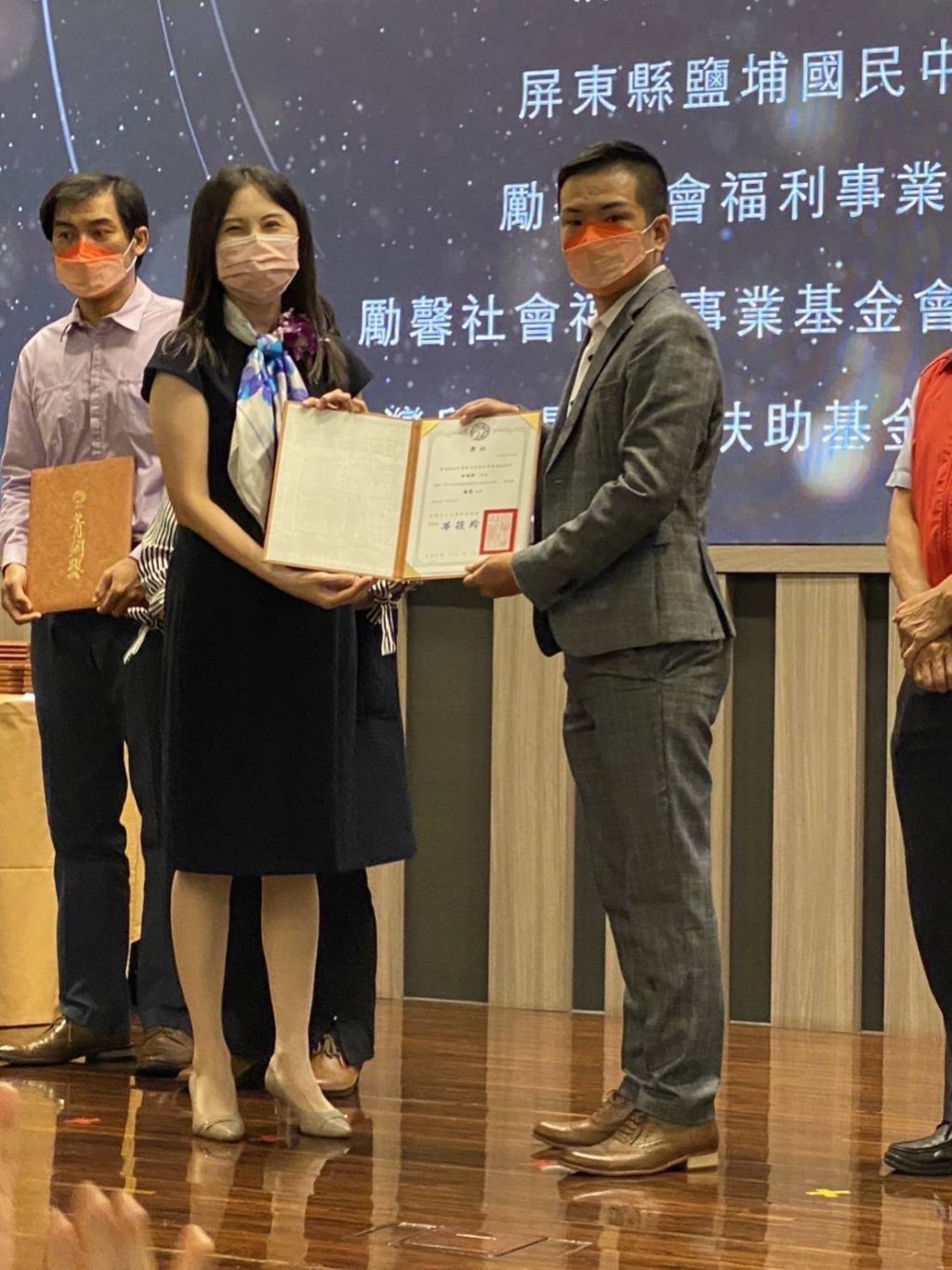 拯救吸毒少女脫離毒品家庭　破繭而出迎向曙光、高市刑大分隊長郭瑾樺榮獲菁網獎　