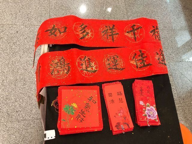 臺中慈濟醫院十九日看病換春聯迎喜兔