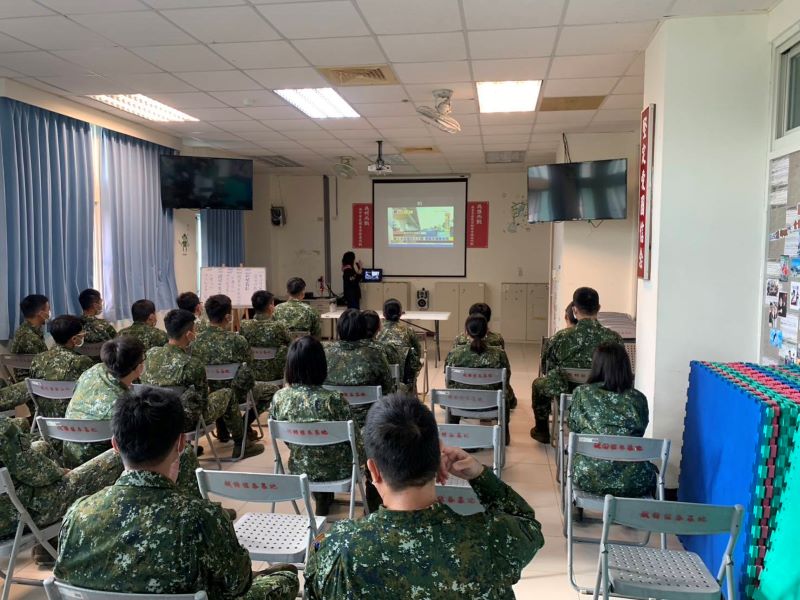 年關將近　恆警至軍營實施交通安全暨毒品防制宣導