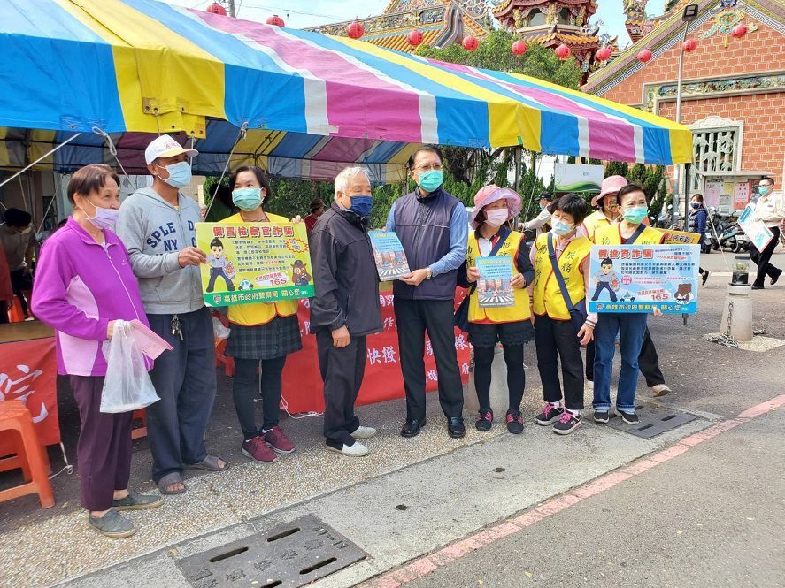 楠梓警寒冬送暖　助社會弱勢安心過好年