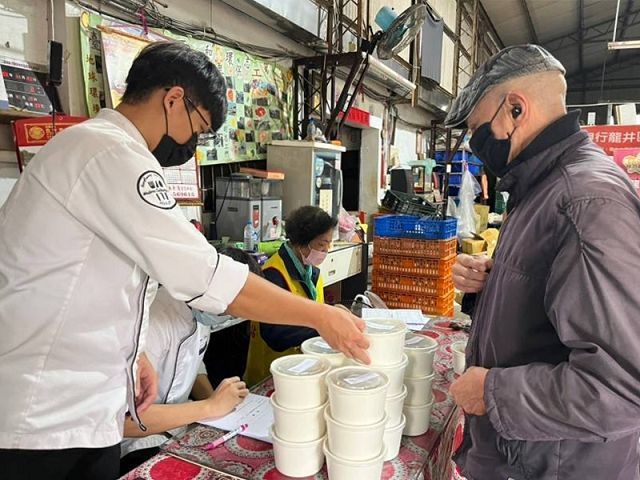 弘光餐旅系學生用實作課剩餘食材　做愛心便當