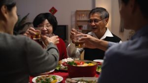 過年吃太多胃食道逆流？營養師授4招緩解