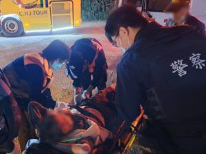 男子酒後撞頭不願就醫　所幸有一甲所員警耐心安撫