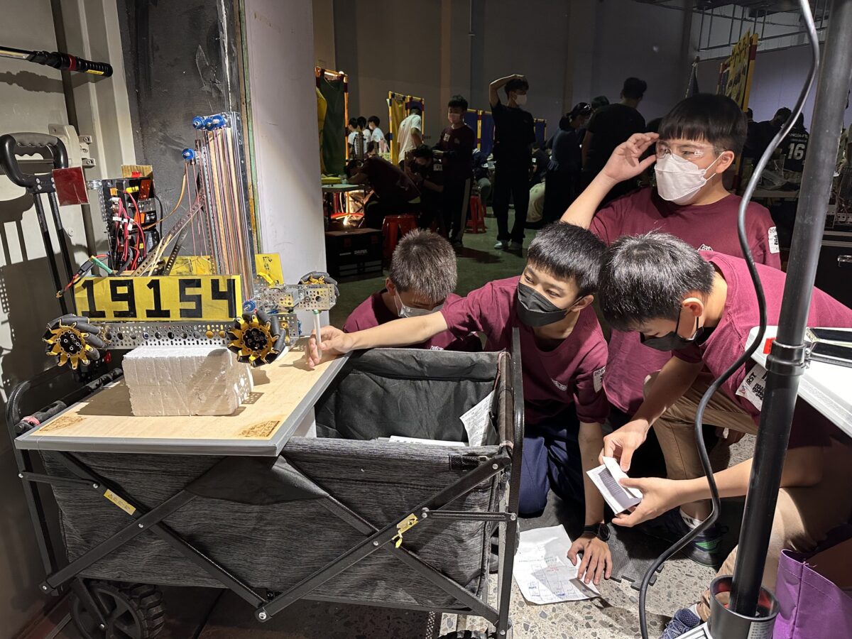 FIRST機器人大賽台灣選拔賽  嘉義縣學生表現亮眼