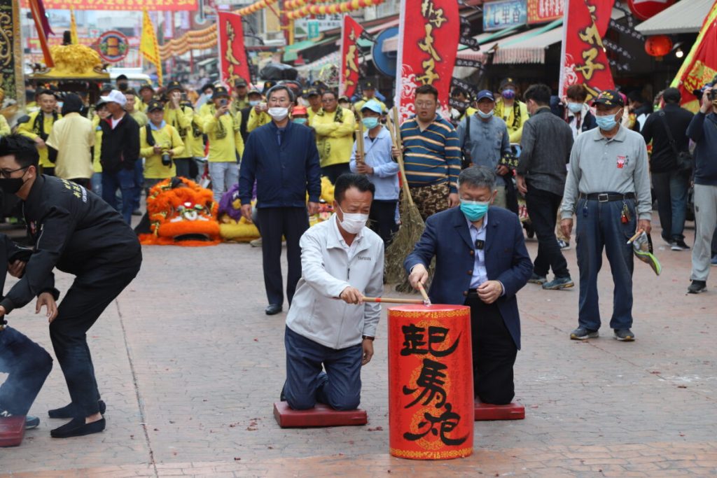 新港奉天宮恢復媽祖元宵遶境　翁章梁與柯文哲點燃起馬炮