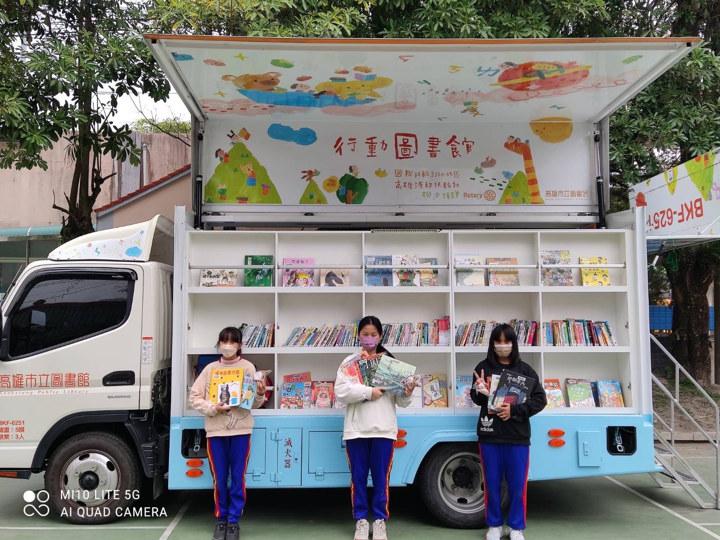 高市圖小港分館「圖書行動書車」　進駐原住民部落學校與學童共享閱讀樂