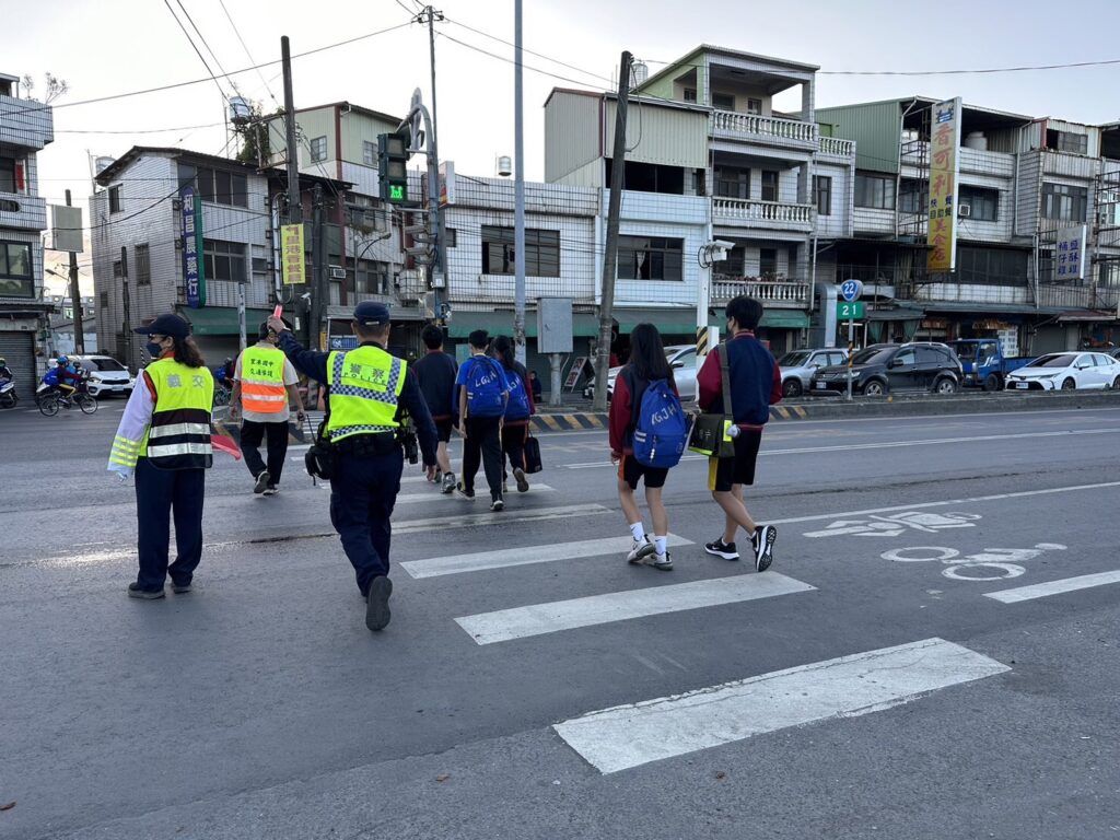 里警開學日護童　家長大呼揪甘心