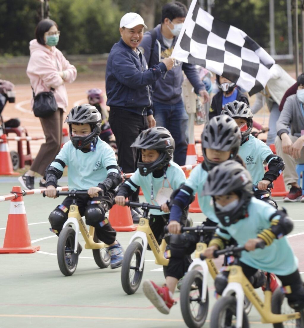 「六堆登真戰士-幼兒滑步車」　300名小選手萌趣開賽