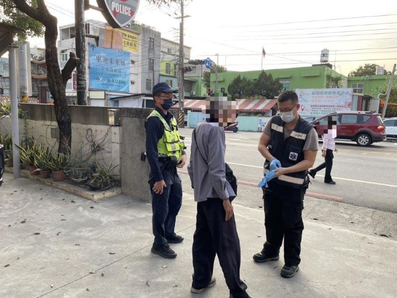 男子頭痛求協助　東港警即刻助就醫