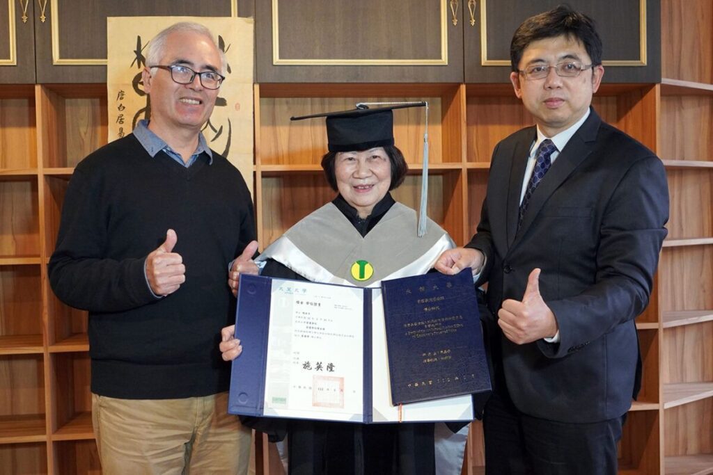 影音/好學不倦　80歲書畫大師陳美子成為大葉大學管理學院新科博士