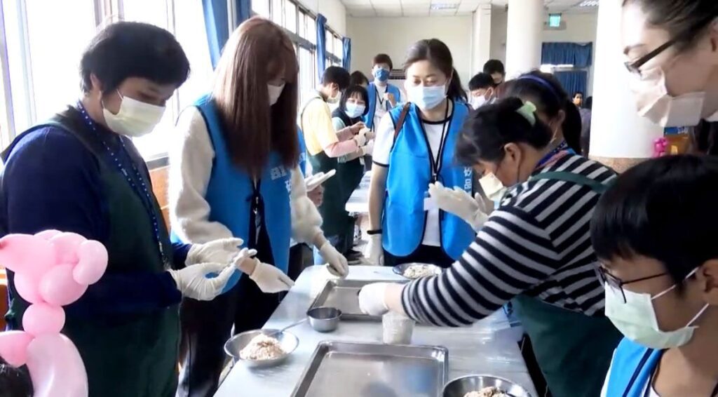 影音/除了體驗包水餃　矽品企業團購喜樂手工水餃獻愛心