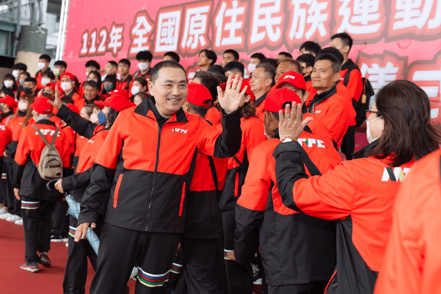 825名選手參與112年全國原住民族運動會    侯友宜為全原運代表隊出征授旗打氣