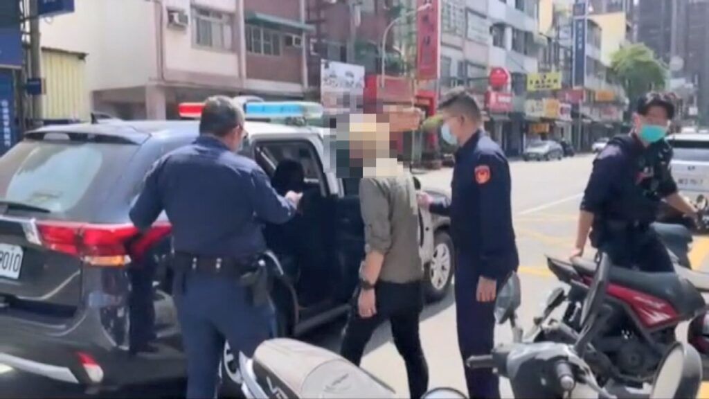 網路操作無果不得已臨櫃結清　遭查出為警示帳戶當場被警方逮捕