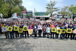 「防登革熱日」雨後社區動員滅蚊 陳其邁籲落實巡倒清刷