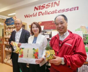 屏東縣長周春米親赴日本Nissin World Delicatessen超市洽談