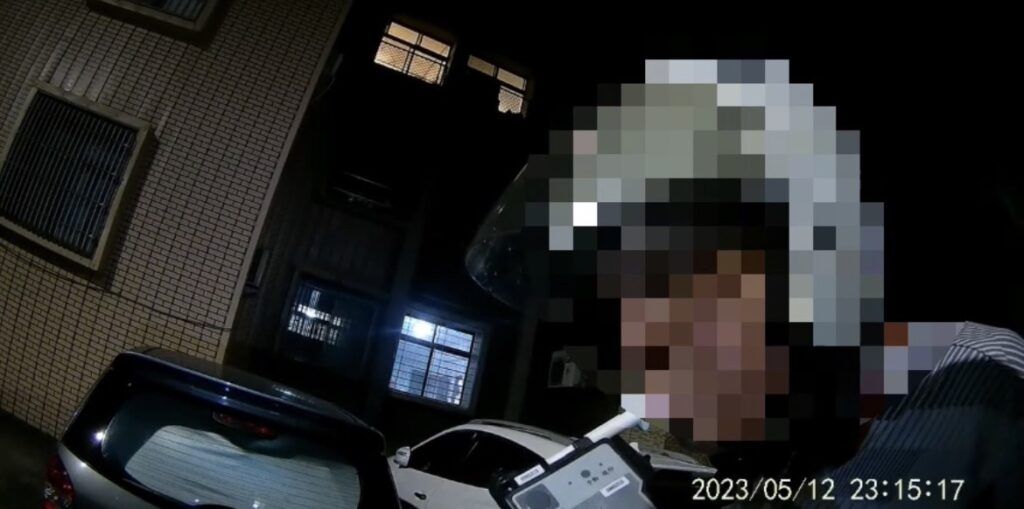 阮男喝酒太嗨　忘了開大燈漏餡遭逮