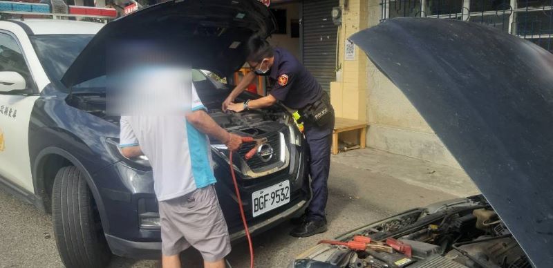 民眾車輛無法發動　恆春警為民服務後助其順利返家