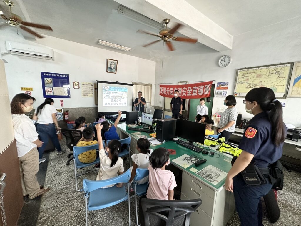 幼兒園師生參訪泰山派出所　里港分局民防、義警人員整編基本訓練