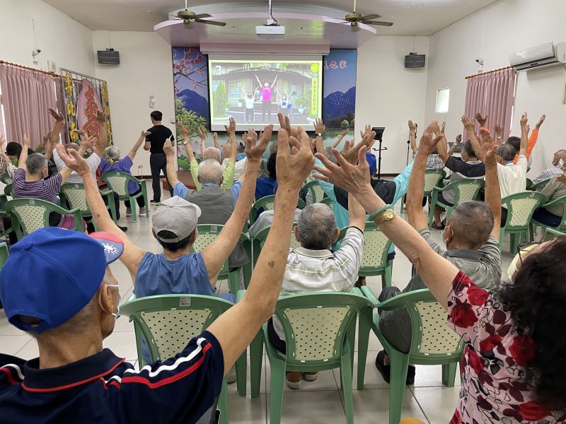 樂齡學習健康知識　高雄榮家鼓勵長輩健康喝水