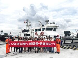 睽違兩年海巡再辦海洋體驗營 首次夜宿巡防艦 – 學生：不虛此行！