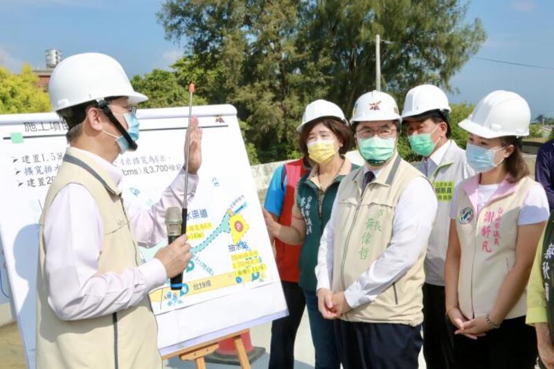 改善北學甲淹水問題 黃偉哲視察學甲法源抽水站工程保障民眾生命財產安全