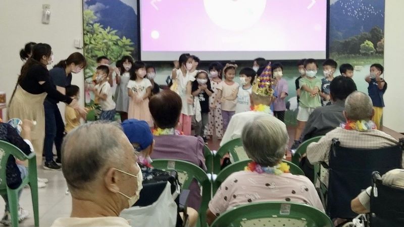 高榮家長輩慶生樂　兒園寶貝獻祝福