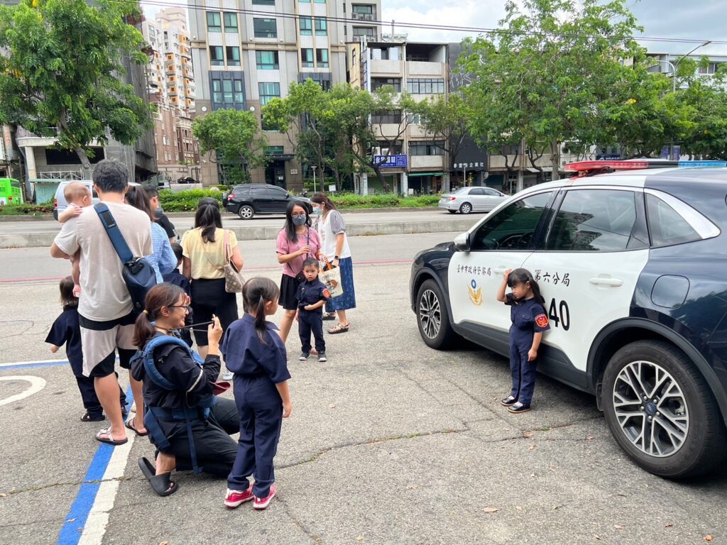 夏波麗士大人 這間派出所迎來最萌實習生