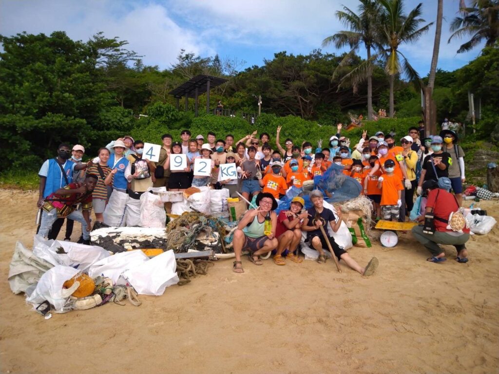 到小琉球淨灘愛地球 拿限量「海灘貨幣」享折扣